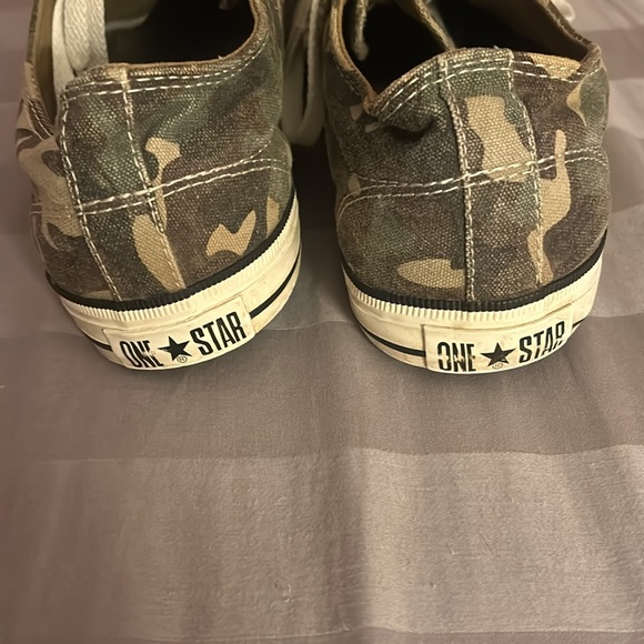 Men’s Converse One Star Sneakers - Picture 4 of 4